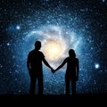 Kas armastus saab õitseda, kui tähed liitu ei soosi? Eksperdid selgitavad, kas ja kui palju tasub horoskoope uskuda