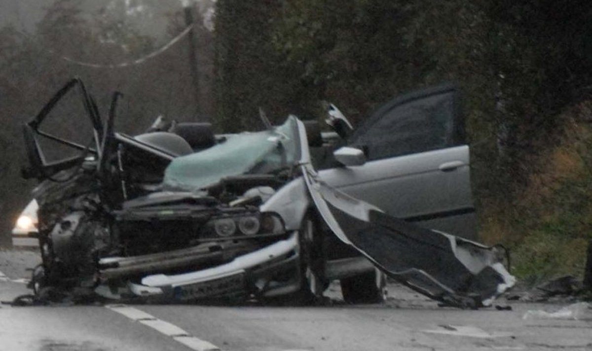 Iirimaal ränk liiklusõnnetus, kaks eestlast hukkus - Delfi