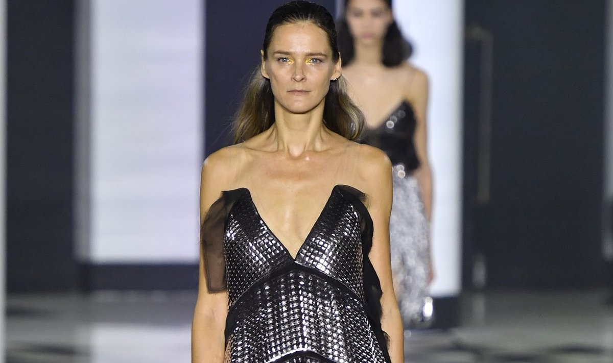 Carmen Kass Lanvin kevad/suvi 2022 kollektsiooni moeshowl