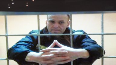Врач Омской больницы, который реанимировал Навального после отравления боевым ядом, поделился подробностями тех событий