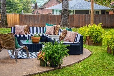 Outdoor,Furniture,-,Striped,Sectional,On,Round,Patio,With,Area