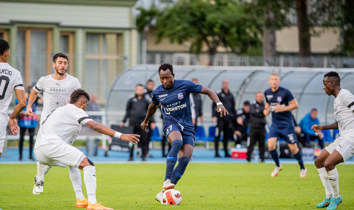 18-aastane Ebrima Singhateh (palliga) näitas end heast küljest eurosarjas ja ka Eesti liigas. Autasuks lõi ta käed Tšehhi tippklubiga Praha Slavia.