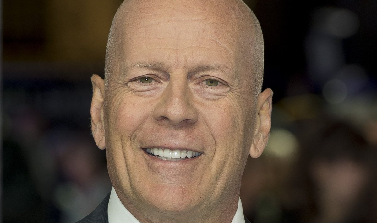 RASKELT HAIGE Kui Bruce Willisel algasid probleemid tervisega, mängis ta lühikese aja jooksul kaasa kahes tosinas B-kategooria krimifilmis. Aasta tagasi andis Willise pere teada, et Bruce'i on tabanud afaasia ehk kõnehalvatus, mille tõttu ta peab näitlejakarjäärist loobuma.