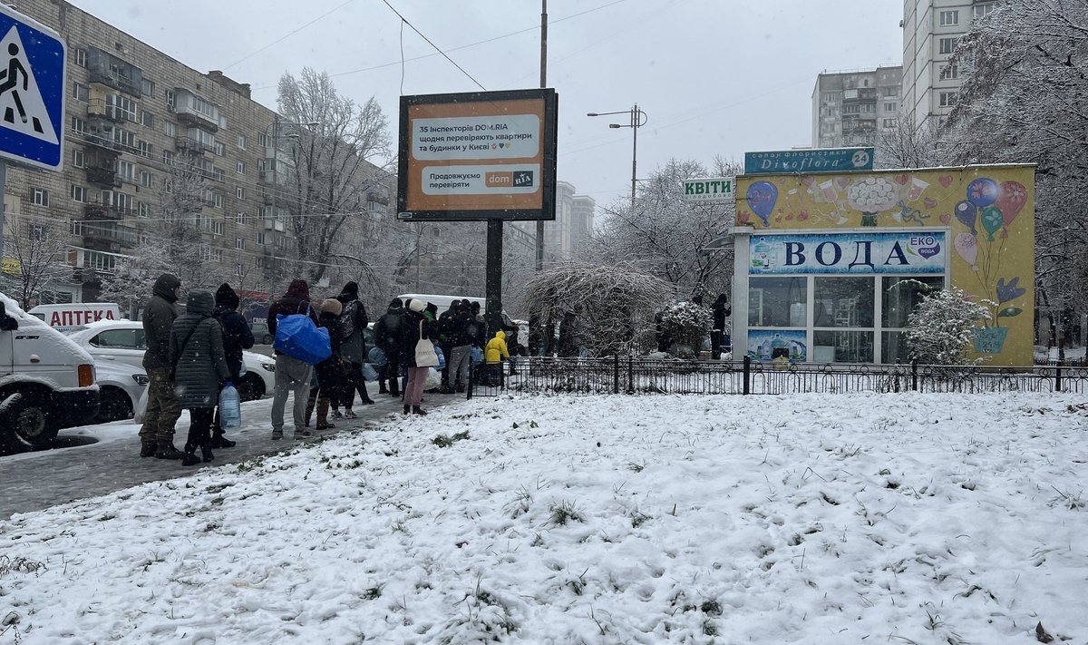 Очередь за бесплатной водой