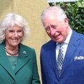 Kas pulma-aastapäeva tähistanud Camillal ja Charlesil on tõesti 52-aastane salapoeg?