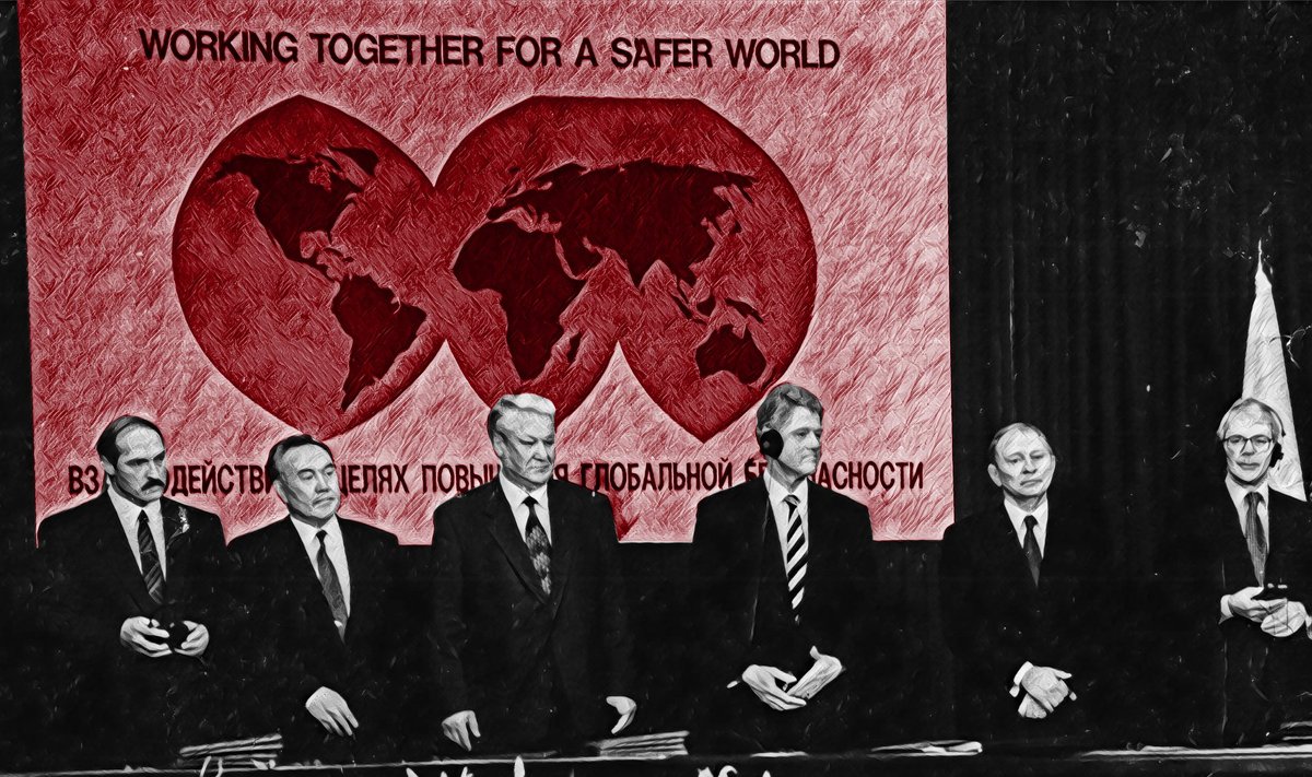 5. detsember 1994. Valgevene president Aljaksandr Lukašenka, Kasahstani president Nursultan Nazarbajev, Venemaa president Boriss Jeltsin, USA president Bill Clinton, Ukraina president Leonid Kutšma ja Briti peaminister John Major allkirjastavad Budapesti memorandumi, mille alusel Ukraina loovutas oma tuumaarsenali.