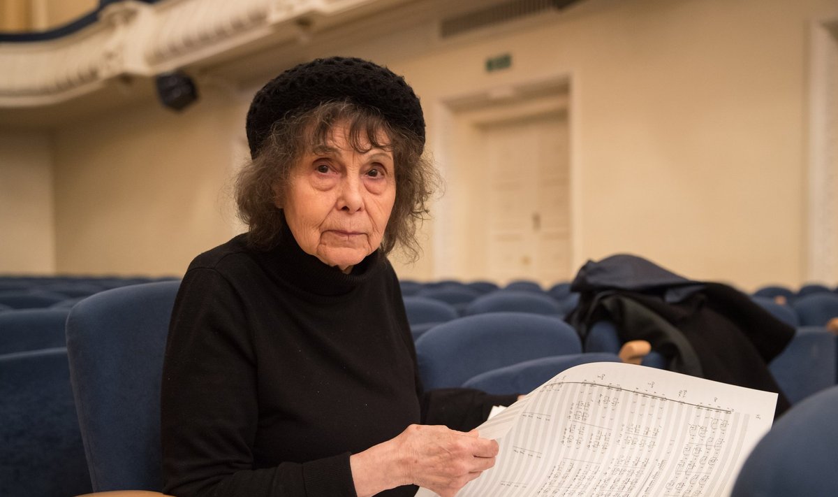 Sofia Gubaidulina proovis "Armastusest ja vihast" partituuriga. Gubaidulina on tänapäeval klassikalises muusikas sama hinnatud helilooja kui Arvo Pärt.