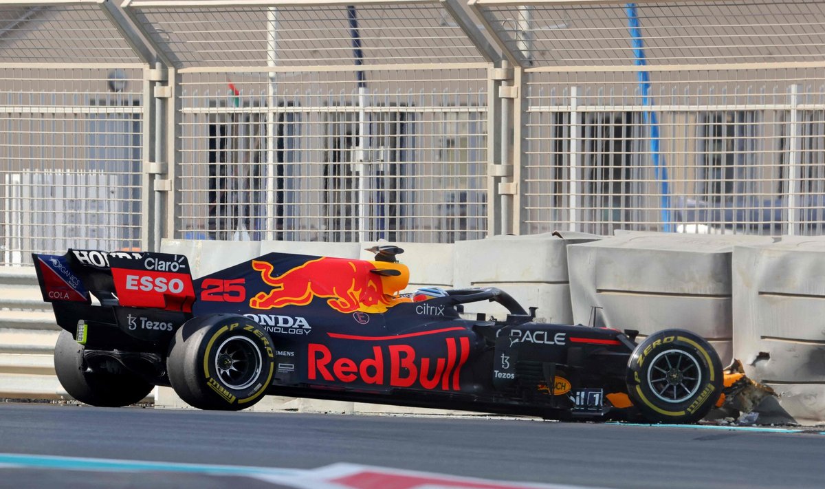 Jüri Vips sõitis Red Bulli vormeliga seina.