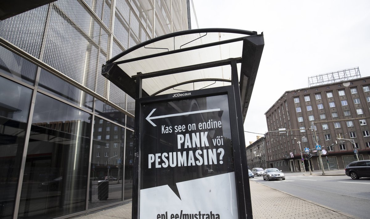 Reklaam endise Danske panga ees.