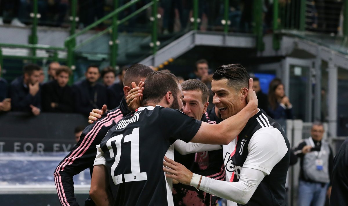 Gonzalo Higuain of Juventus celebrates with team mates after scoring to give the side a 2-1 lead during the Serie A mat