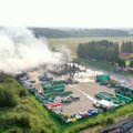 FOTOD | Pärnumaal põleb angaar, kostavad plahvatused ning levivad mürkgaasid