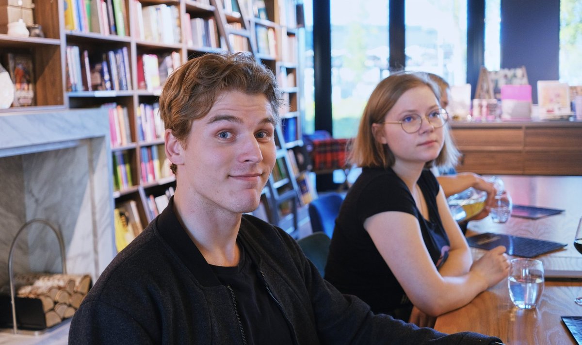 Parempoolsed Noored juht Rait Mattias Salvan ja juhatuse liige Sandra Sander.