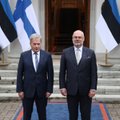 ФОТО | „Эстонию и Финляндию объединяют обусловленные войной риски “. Карис встретился в Кадриорге с Саули Нийнистё