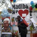 Nelson Mandela tervis halveneb, president Zuma tühistas visiidi
