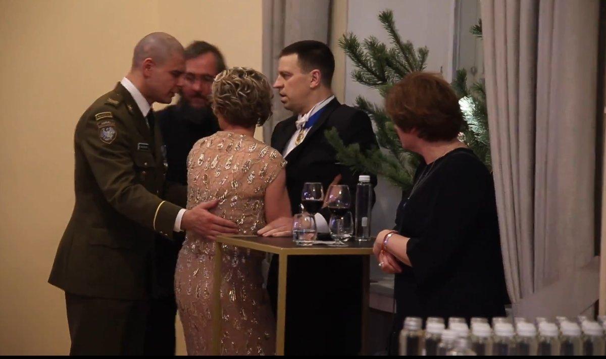 Jüri Ratas presidendi vastuvõtul vahetult enne minestamist