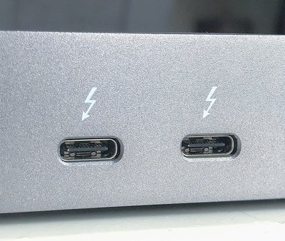 Thunderbolt 3 pesad (Wikimedia Commons / Amin)