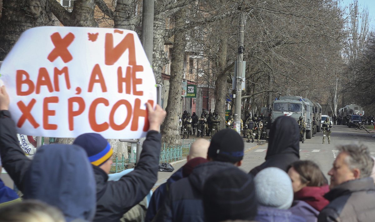 Ukraina-meelsed meeleavaldajad okupeeritud Hersonis 14. märtsil