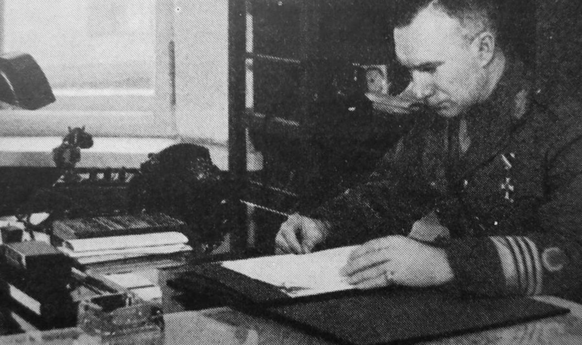 Luureäss: Aprillikuuni 1939 Eesti sõjaväeluuret juhtinud kolonel Richard Maasing oma töölaua taga. (repro)