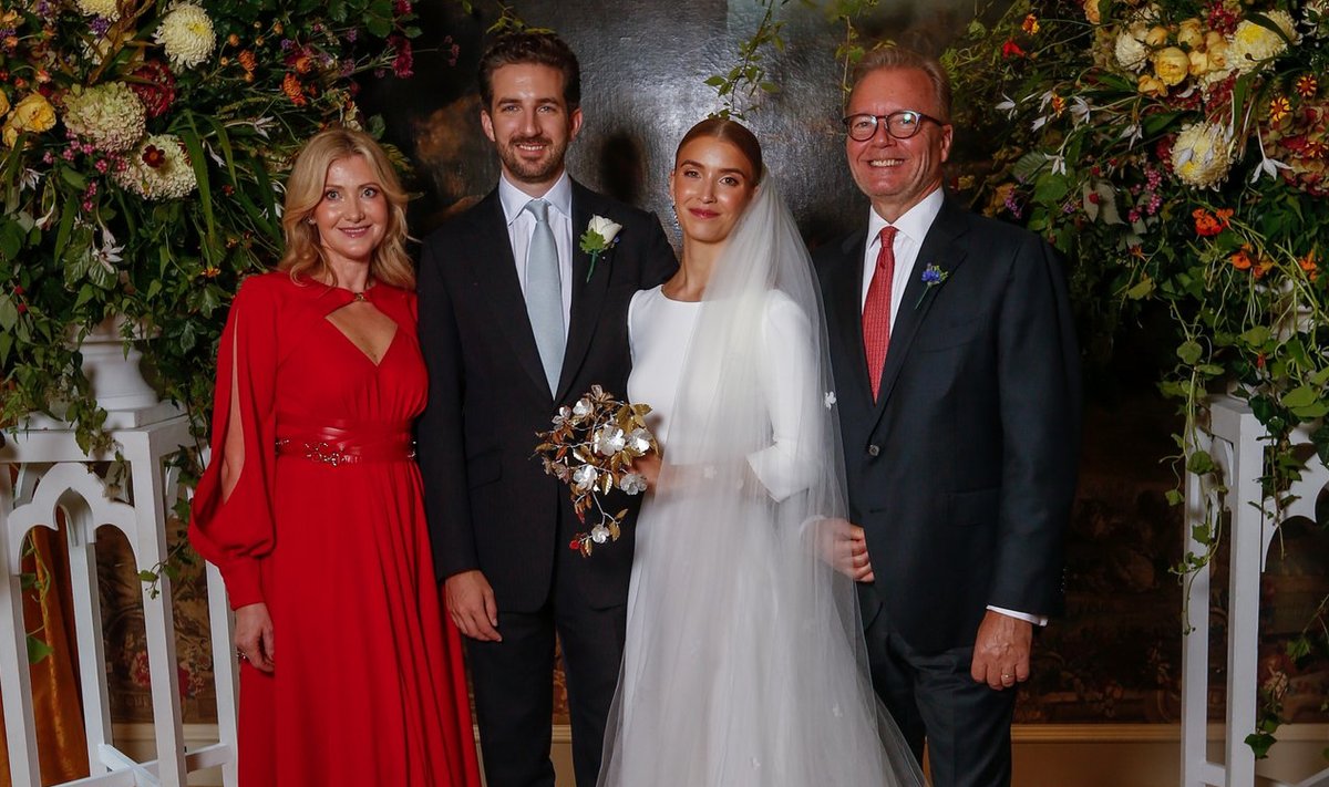 ÕHUS ON ARMASTUST Evely Helenius, Henry Edward Frederick Smith, Selina Helenius Smith ja Joakim Helenius.