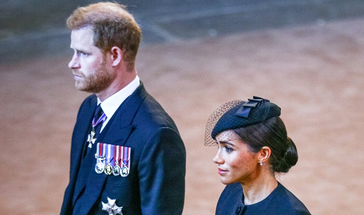 Harry ja Meghan avaldasid kolmapäeval Westminsteri palees kuningannale austust. Praegu on kirst seal ja inimesed seisavad tunde järjekorras, et seda näha.