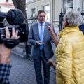 DELFI FOTOD | Reformarid Tallinna volikogu ees aktsioonil: linnaisad põletavad raha