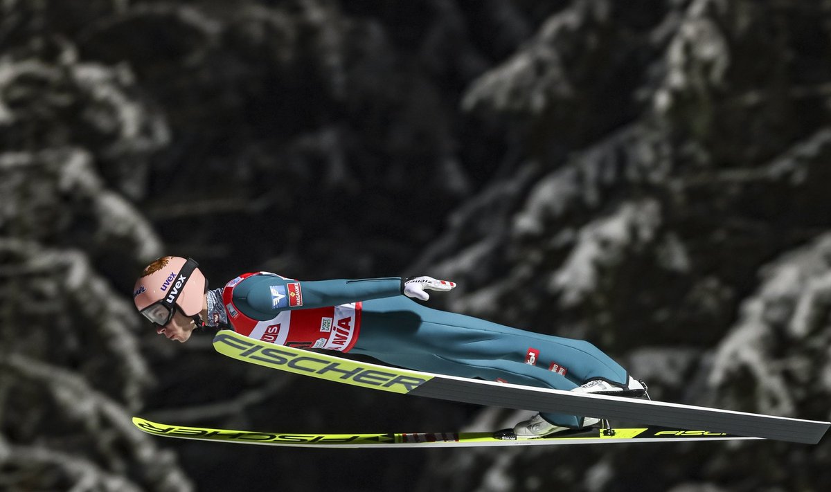Stefan Kraft võidu suunas lendamas.