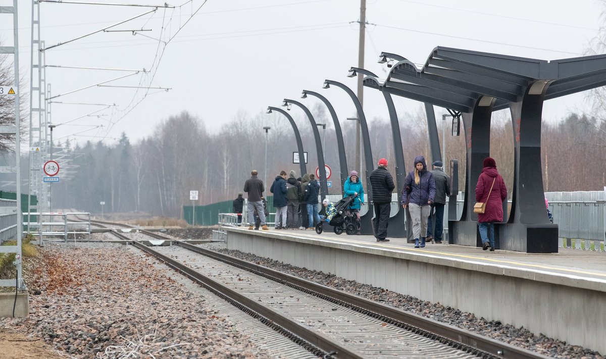 Räämas rongipeatused riivavad silma ja jätavad vihma kätte - Ärileht