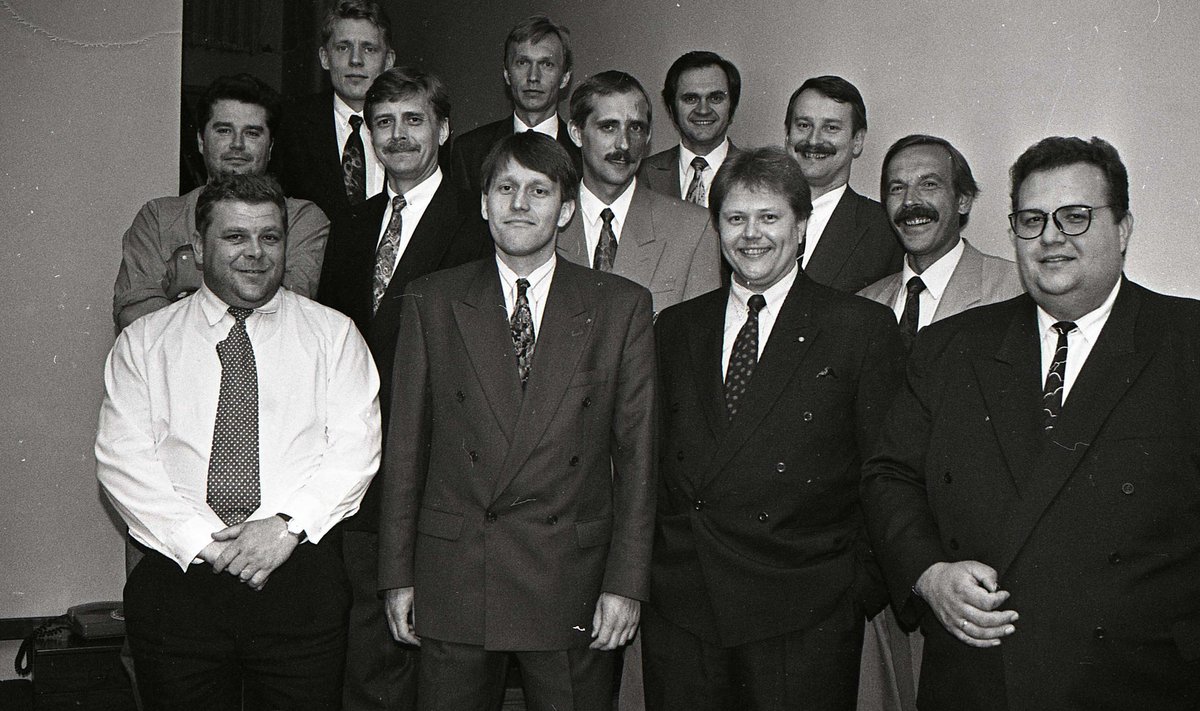 Maksumaksjate ühingu asutajad: (vasakult) Olari Taal, Toomas Sildmäe, Toomas Luman, Priit Vilba (al 2013 Willbach), Hannes Tamjärv, Peeter Kiloman, Meelis Milder, Jüri Raidla, Rein Lang, Siim Kallas, Märt Rask, Andres Sarri.
