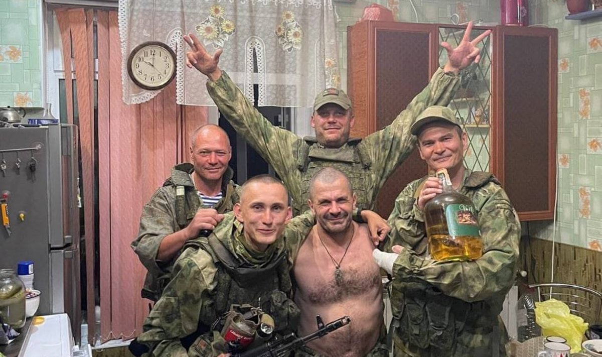 Vene sõdurid ukrainlaste kortereid rüüstamas