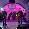VIDEO | Bändi U2 ninamehed Bono ja The Edge astusid üles Kiievi metroos
