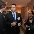 FOTOD | Peaminister avas New Yorgis EASi esinduse