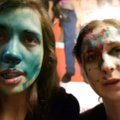 VIDEO: Pussy Riot langes McDonaldsis rünnaku alla: meid pritsiti süstaldest briljantrohelise ja söövitava ainega!