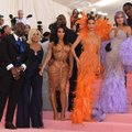 ÜLEVAADE | Kardashianide stiil on läbi aastate oluliselt muutunud: kleidikestest ja loomamustritest said unikaalsed kostüümid