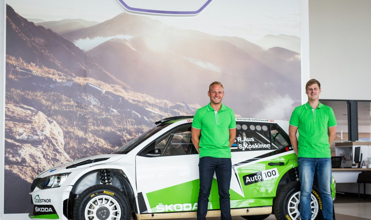 Rainer Aus ja Simo Koskinen ning esimest korda nende käsutuses olev Škoda Fabia R5 ralliauto.