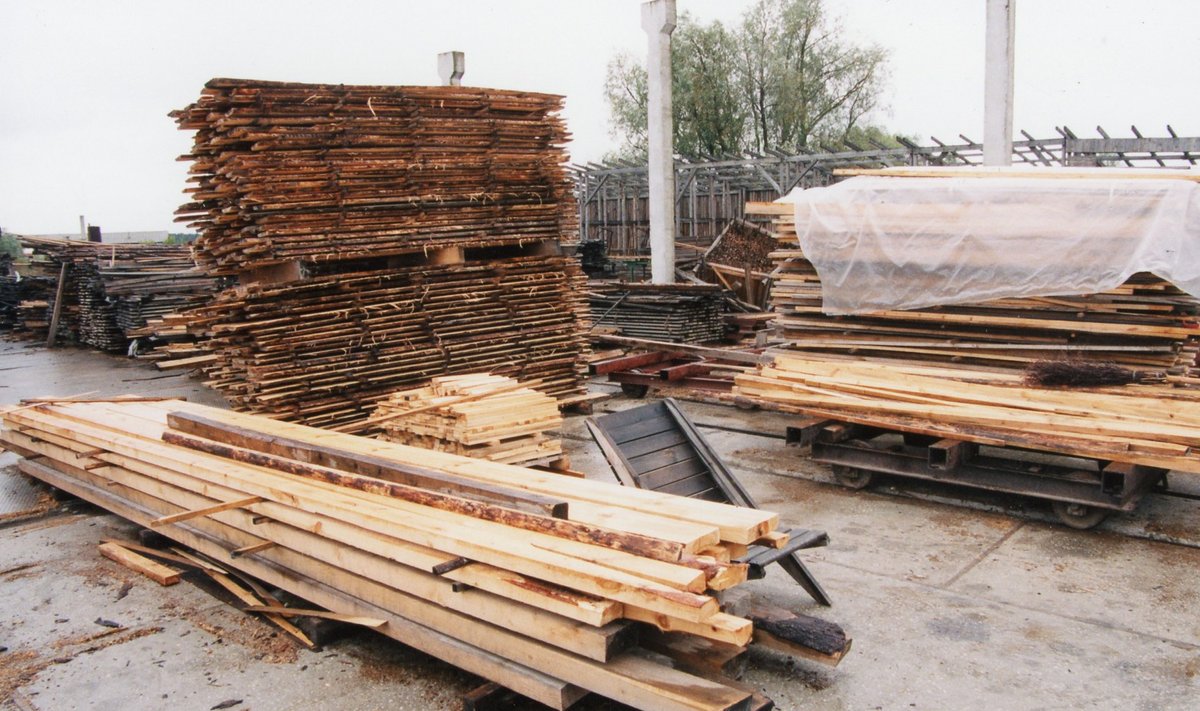 Suurema osatähtsusega tegevusaladest langes puidutöötlemine.
