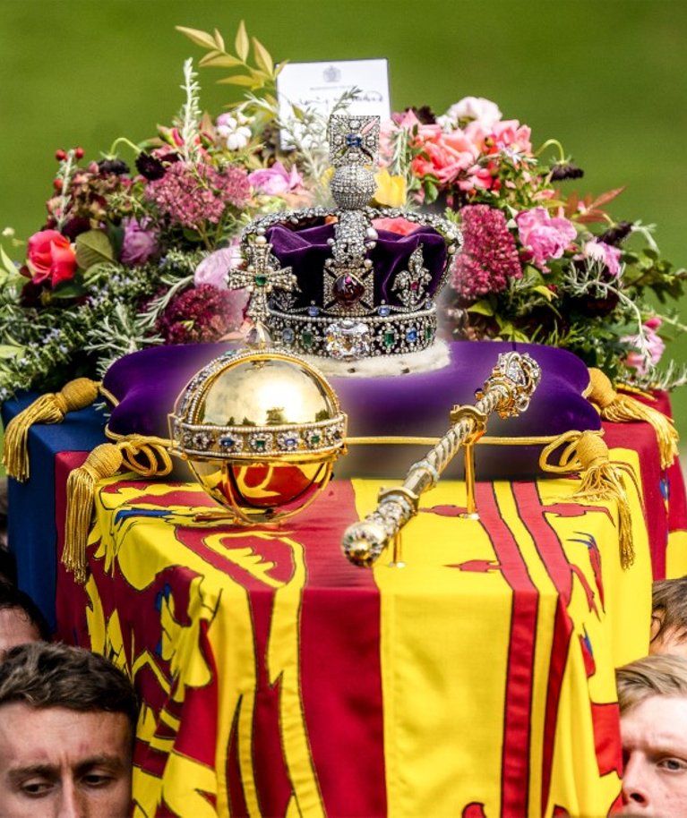 Kuninganna Elizabeth II ärasaatmisel oli ta kirstule asetatud kroon ja valitsuskepp, mida kaunistab maailma suurimast teemandist lihvitud briljant. 