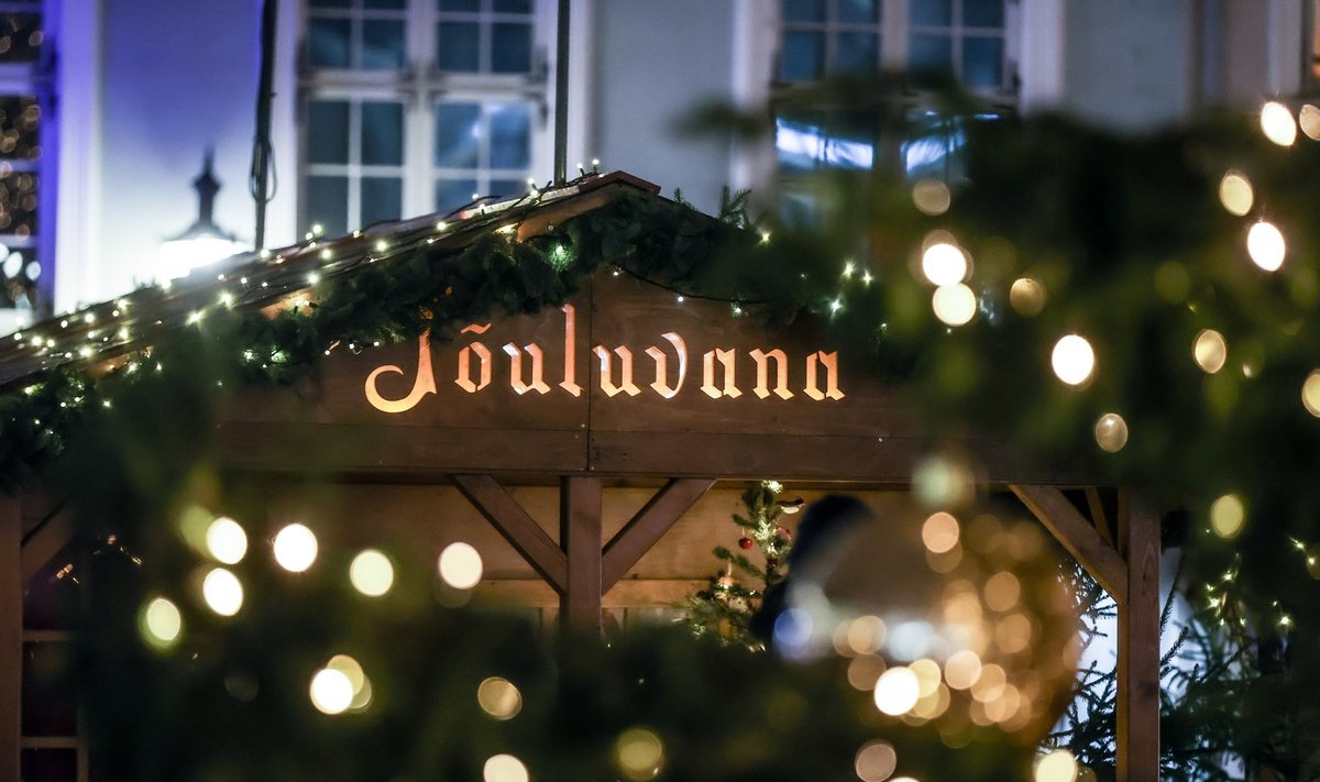 Raekoja platsil süttisid tuled jõulukuusel ja Tallinna jõuluturul