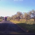 LUGEJA VIDEO | Surmohtlik möödasõit külavaheteel! Kokkupõrkest jäi puudu vaid mõni sekund