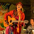 GALERII: Spirituaalse hipilegendi Fantuzzi kontsert tegi Katariina kirikust tantsukatla
