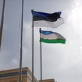 Reisisellid on õnnelikult kohal: Usbekistanis heisati Maalehe tervituseks sinimustvalge lipp