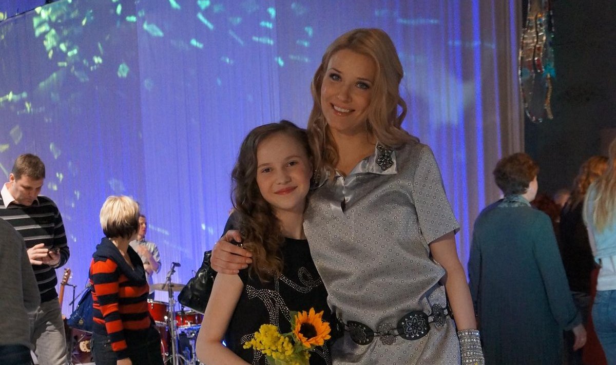 Alika Milova ja Ithaka Maria Pruuli 2015. aastal ''Laulukarussellil''.