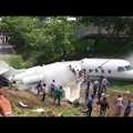 ВИДЕО: В Гондурасе при посадке разломился надвое частный самолет из США
