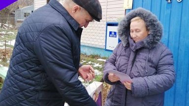 FOTOD | Poja eest käterätik: Vene ametnikud jagasid hukkunud sõdurite emadele „heldeid“ kingitusi