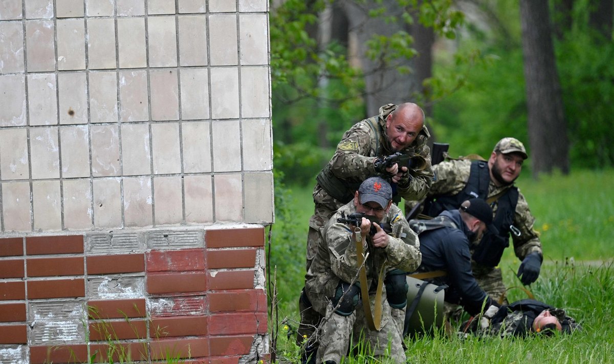 VALMISTUMAS: Ukraina territoriaalkaitse üksus Kiievi lähedal toimuval treeningul.