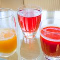 10 kõhupekki vähendavat imejooki, mida tuleks enne uinumist juua