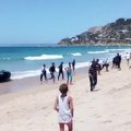 ВИДЕО: Полсотни мигрантов взяли штурмом испанский пляж с туристами