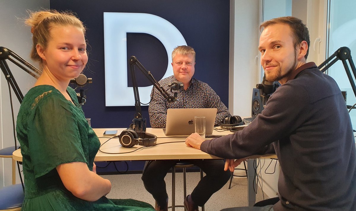 Coop Panga „Lihtsalt rahast“ taskuhäälingu stuudios on toitumisspetsialist Liisbeth Oruste, saatejuht Tanel Talve ning Elsavie kaasasutaja Priit Lumi.