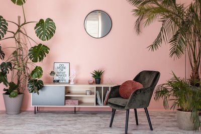 Minimalistic,And,Luxury,Pastel,Pink,Home,Interior,With,Green,Velvet