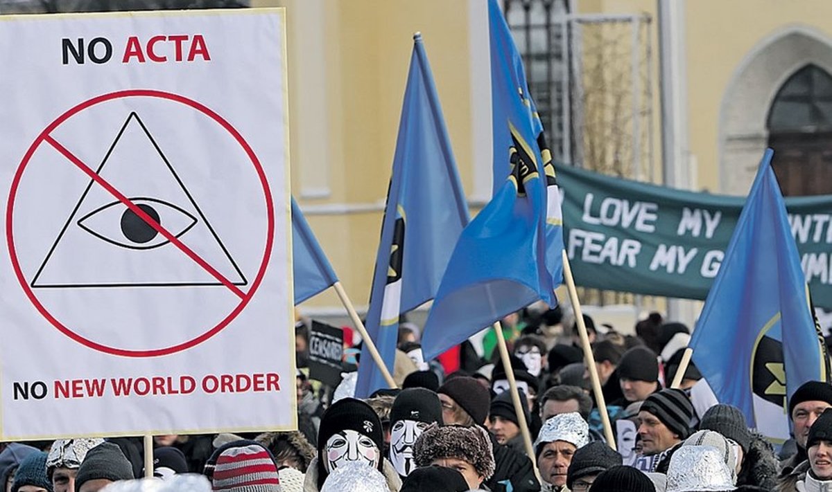 Tänavustel ACTA-meeleavaldustel oli näha ka vabamüürlaste vastaseid plakateid. 