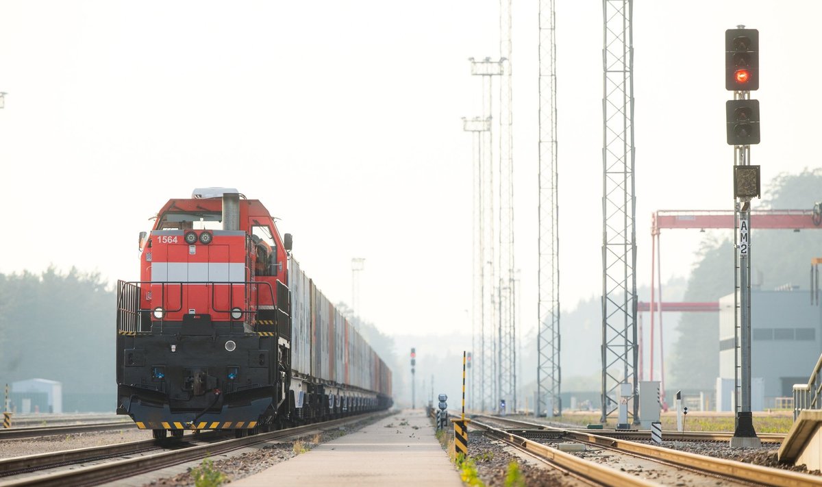 Pärast seda kui Operail loobus Venemaa ja Eesti vahelisest transporditeenuse pakkumisest, tuli vähestel Venemaaga äri ajajatel leida asendaja.